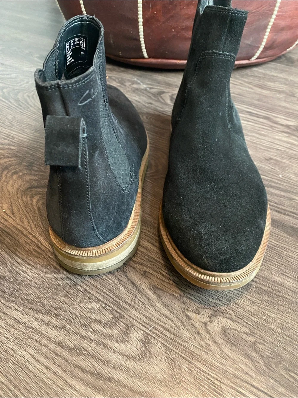 Clark’s Men's Black Suede Chelsea Boots - Classic Slip-On Style